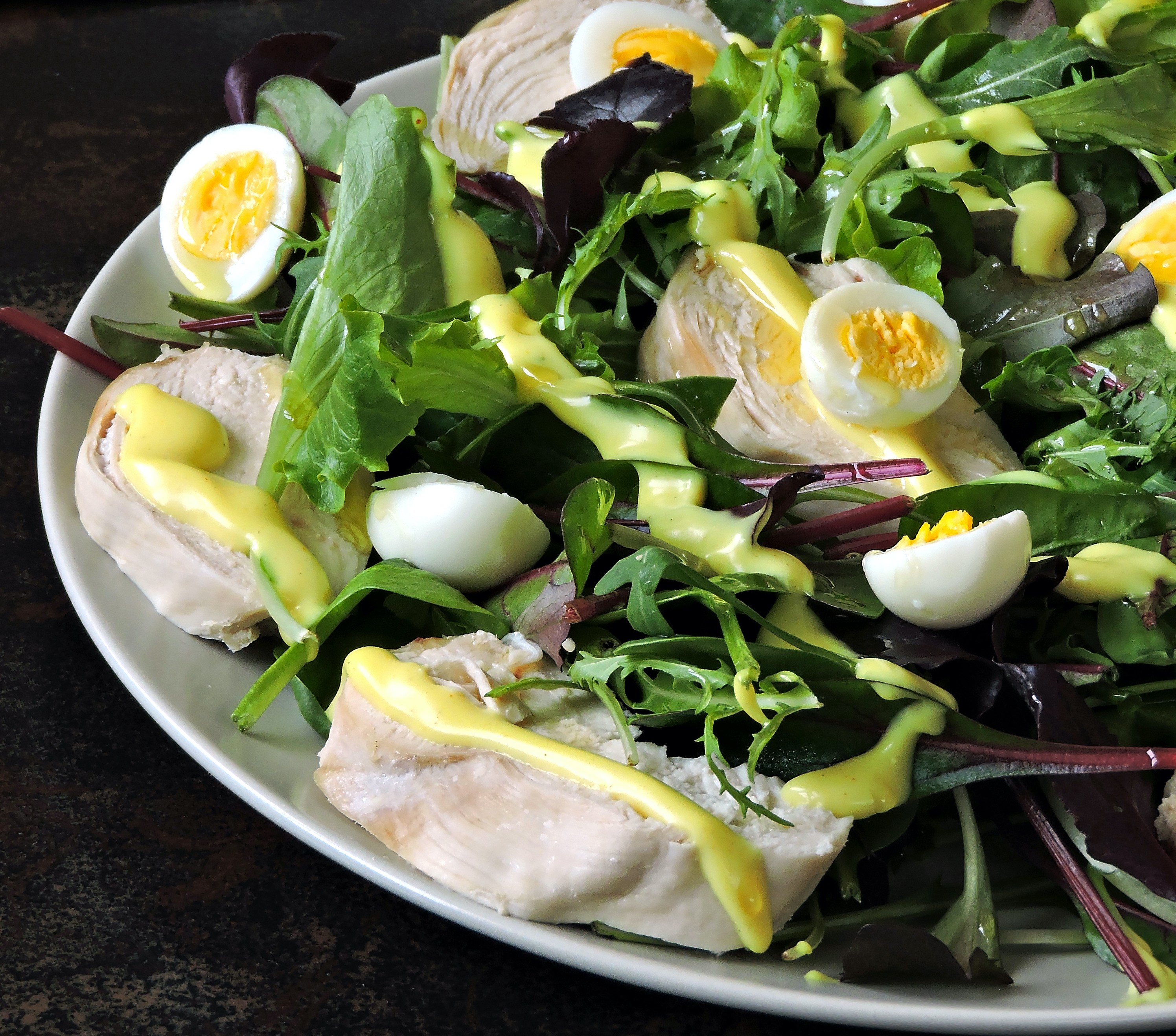 Healthy,Fitness,Salad,With,Quail,Eggs,And,Chicken,Breast.,Keto